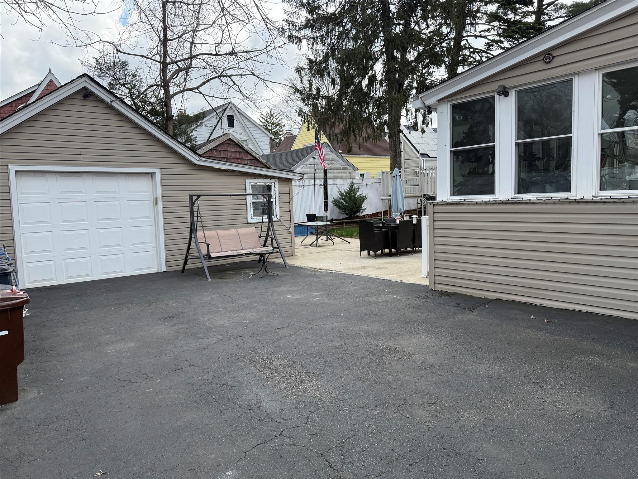 1905 Bryant Place Property Photo 4