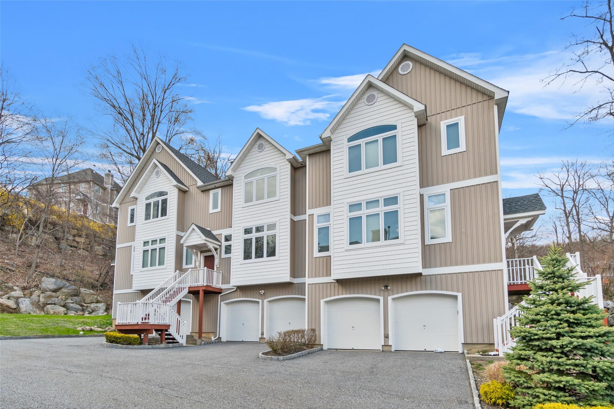 16 Lakeview Drive Property Photo
