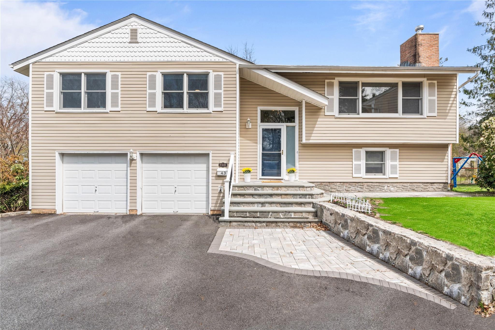 43 E Ridge Lane Property Photo