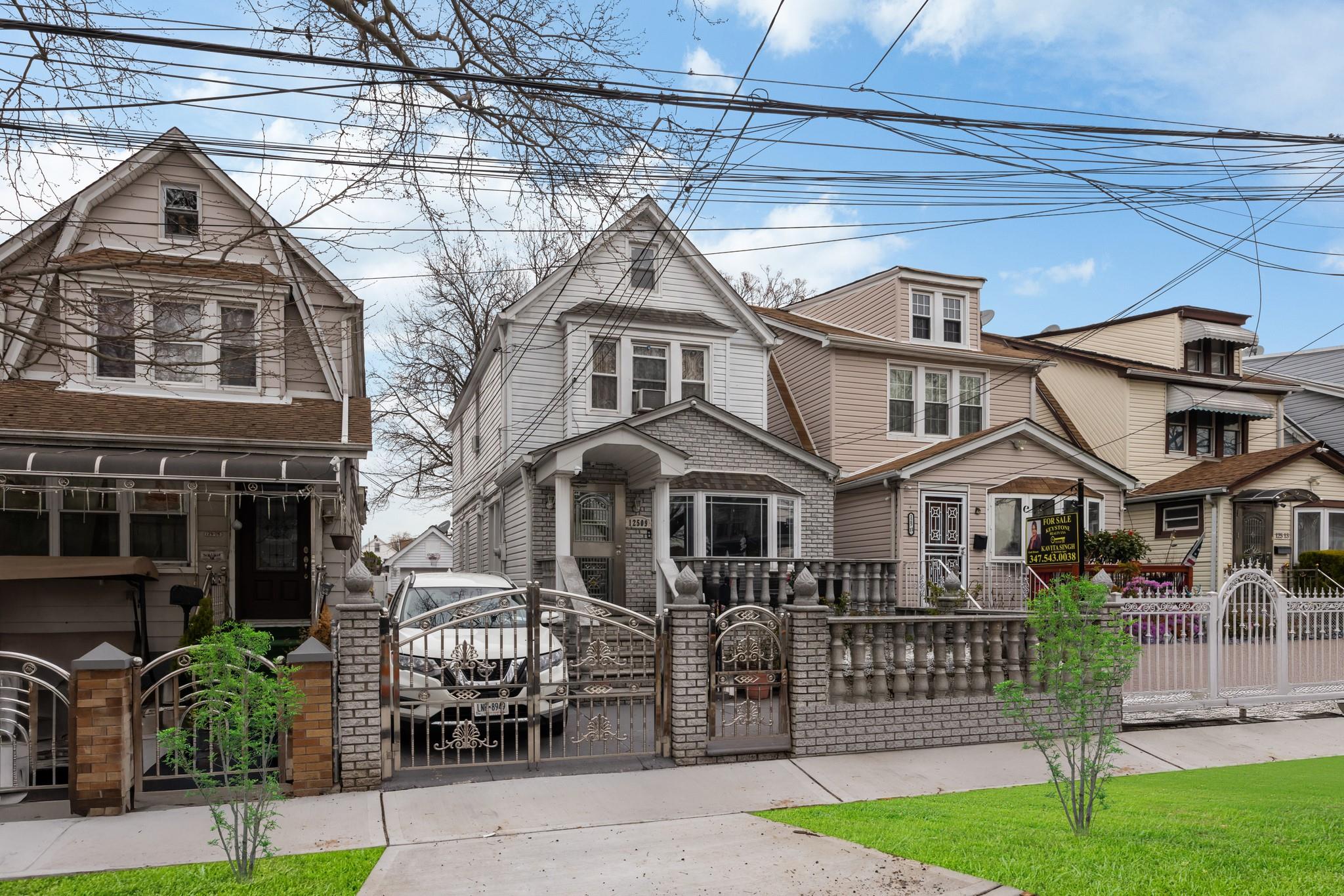 12509 Linden Boulevard Property Photo