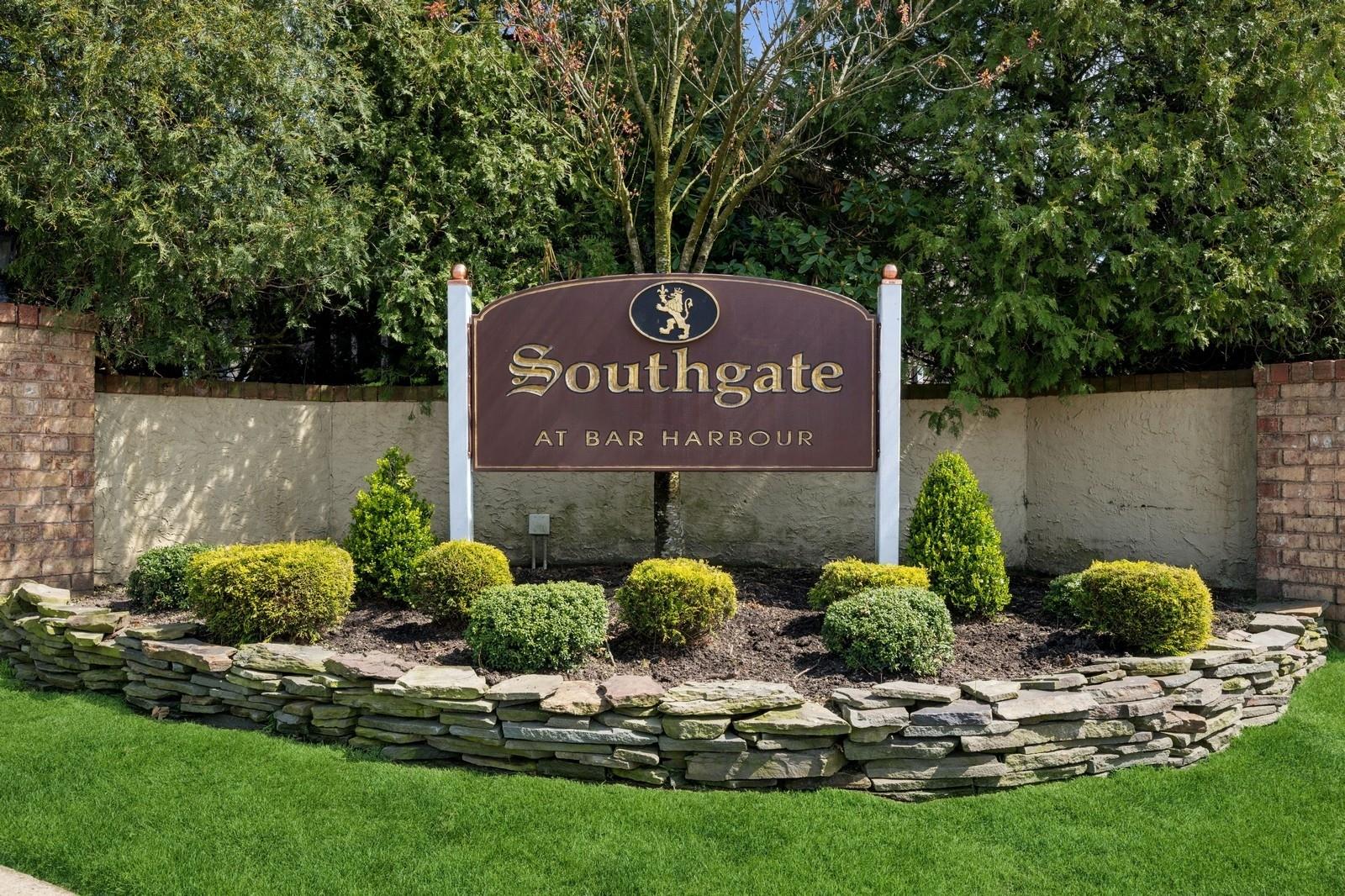 60 Southgate Circle Property Photo