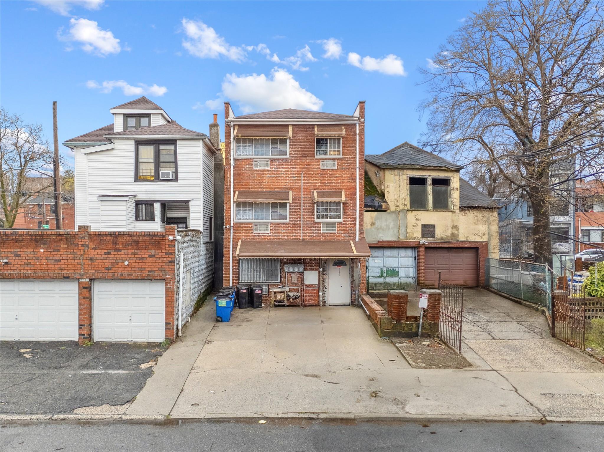 740 Adee Avenue Property Photo