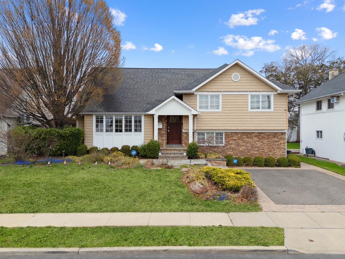 104 Murray Drive Property Photo