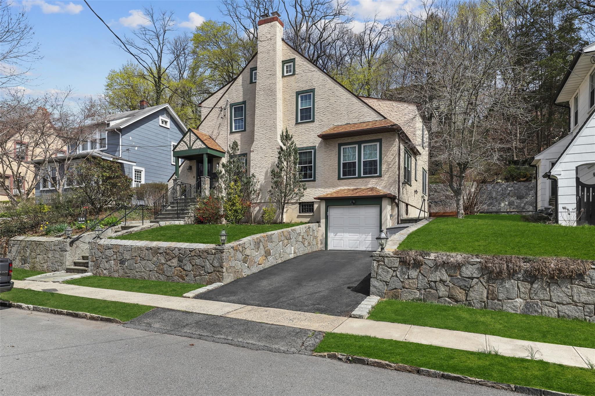 184 Dante Avenue Property Photo