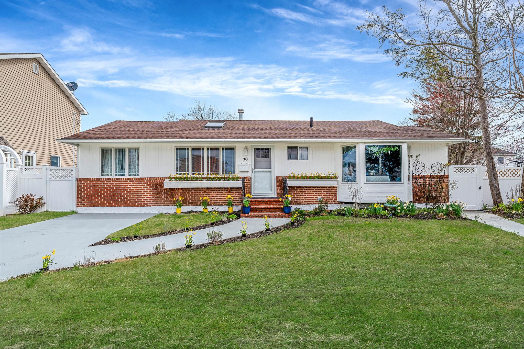 30 Surrey Lane Property Photo