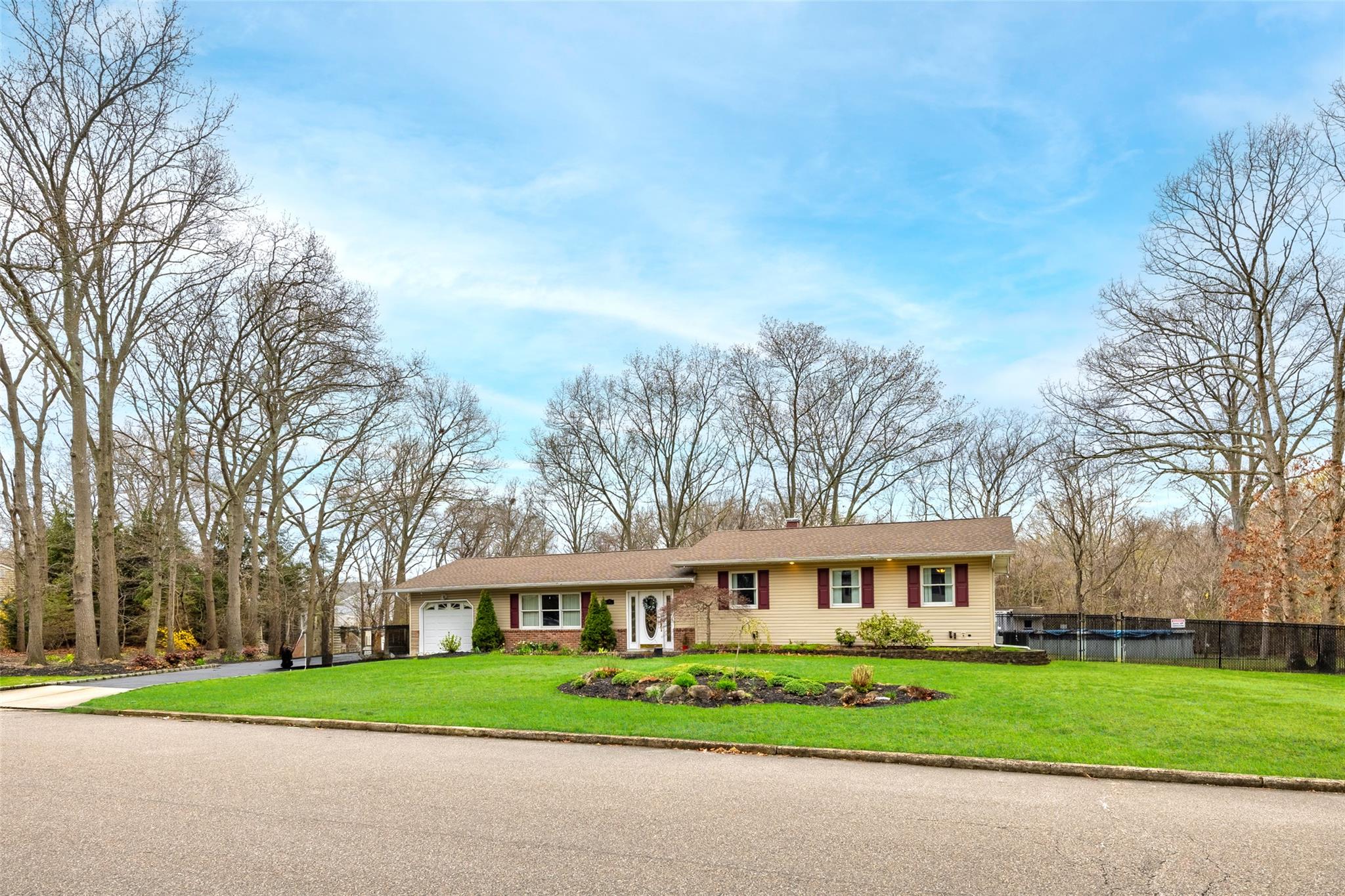 14 Groton Dr Property Photo