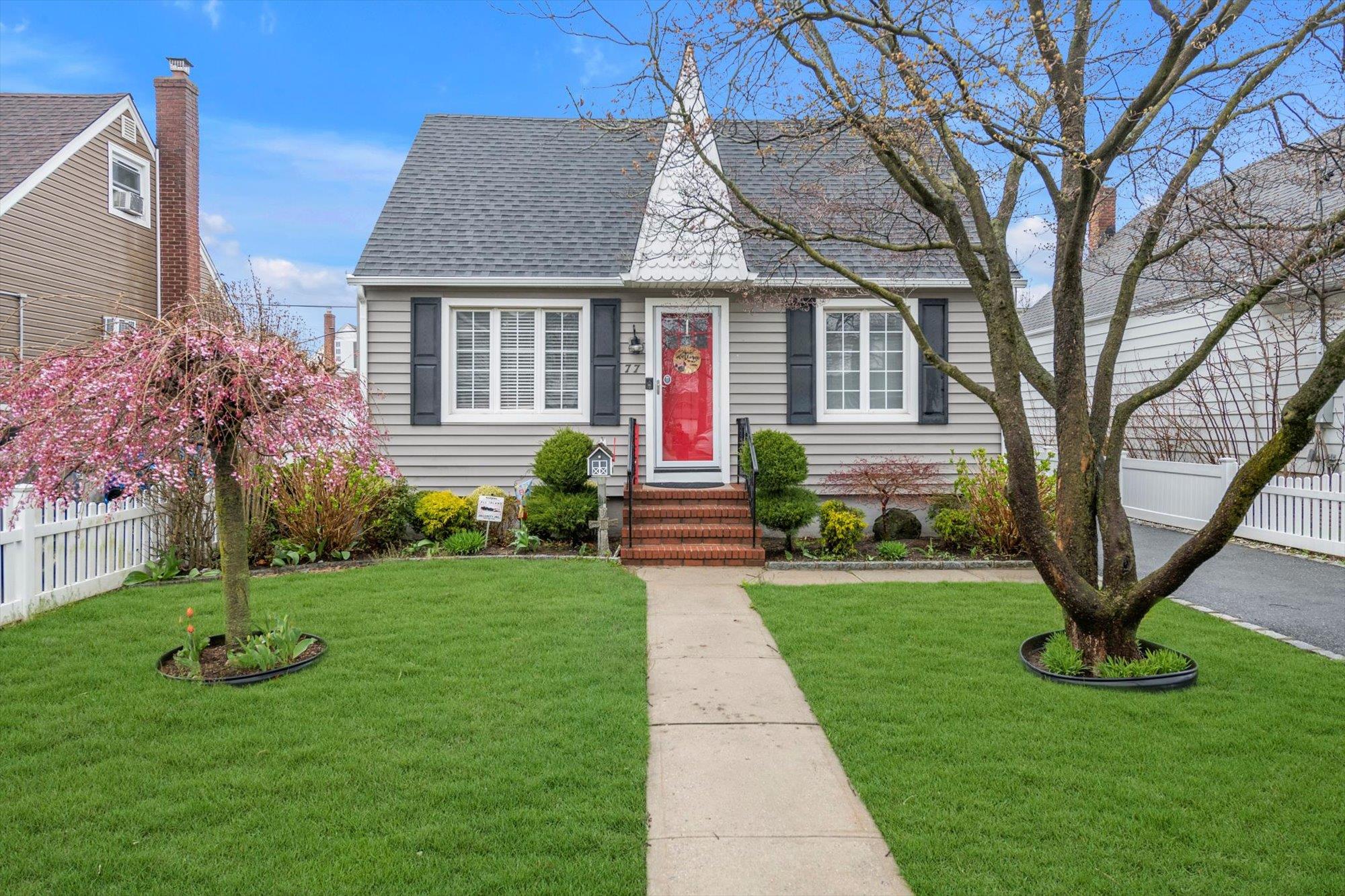 77 Landau Ave Property Photo