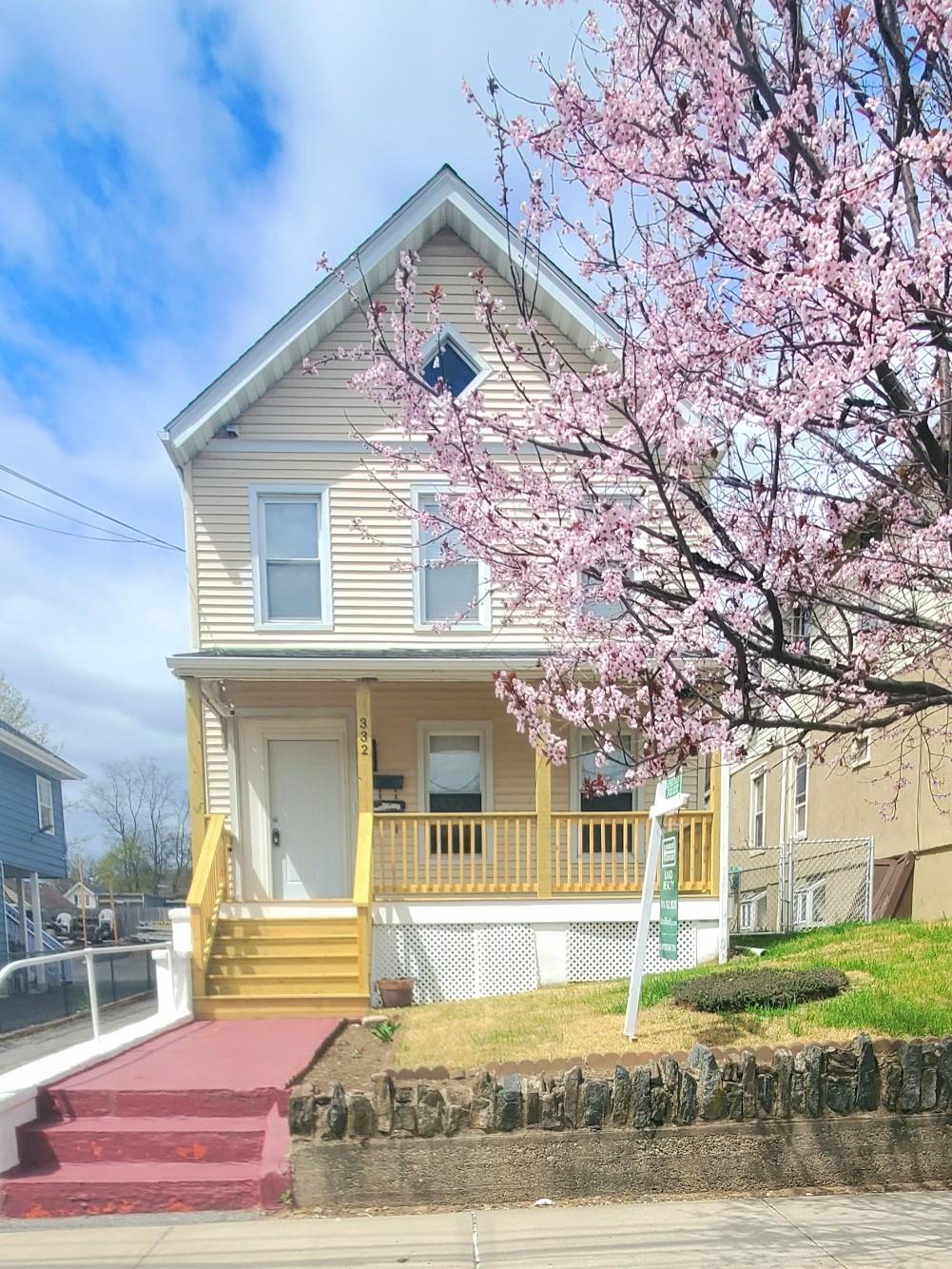 332 Locust Ave Property Photo