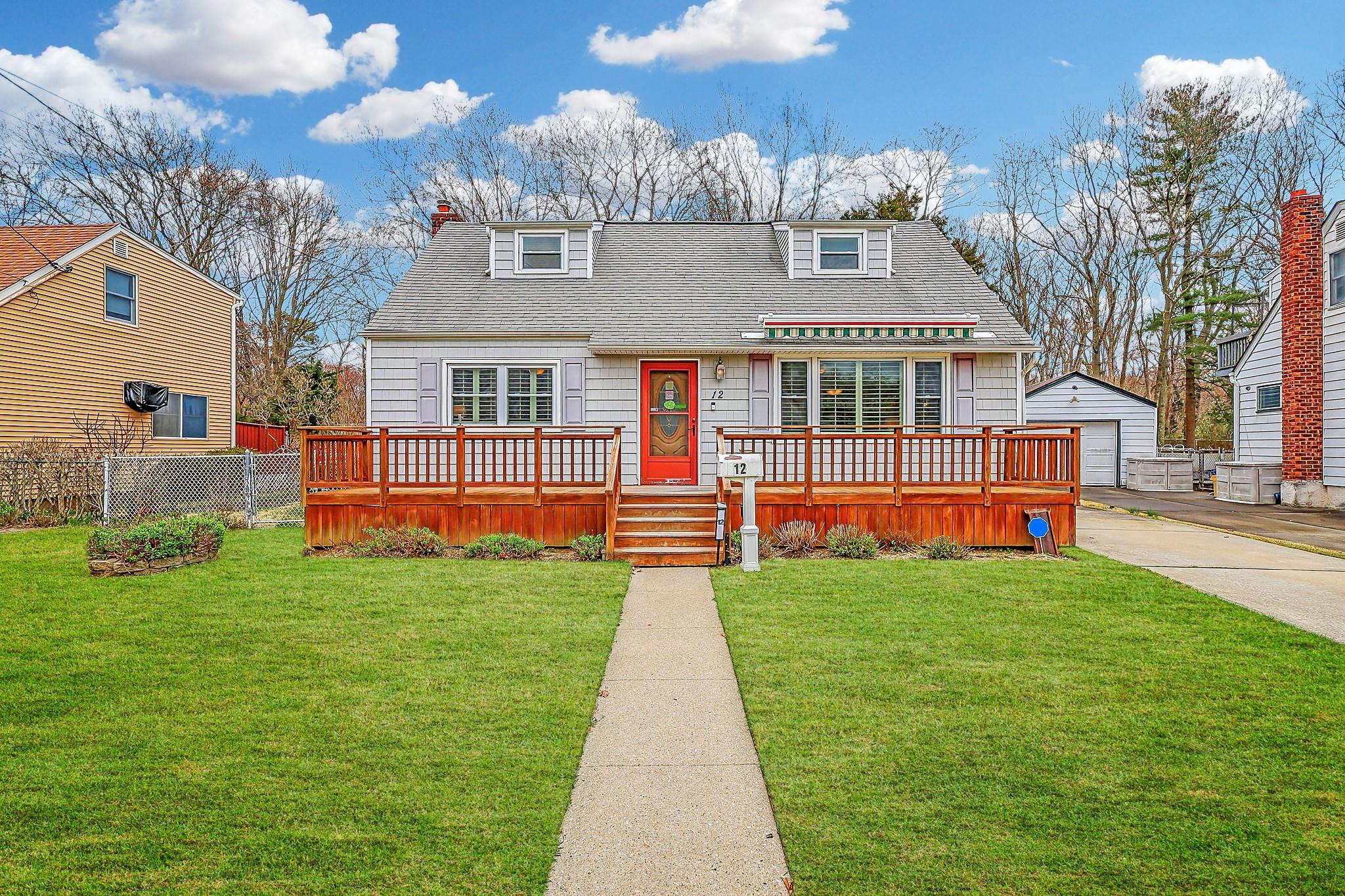 12 Leslie Lane Property Photo