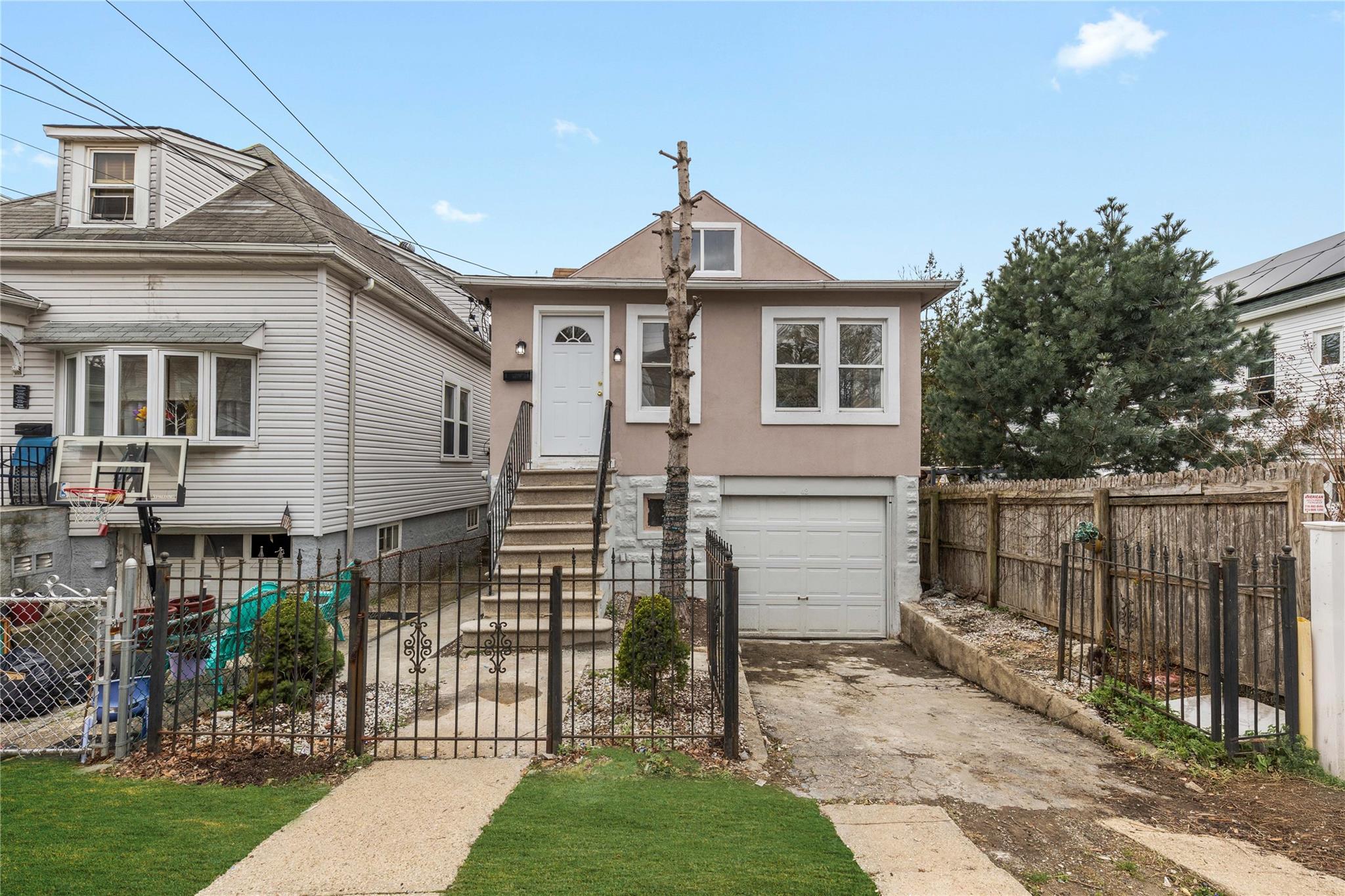 425 Quincy Avenue Property Photo