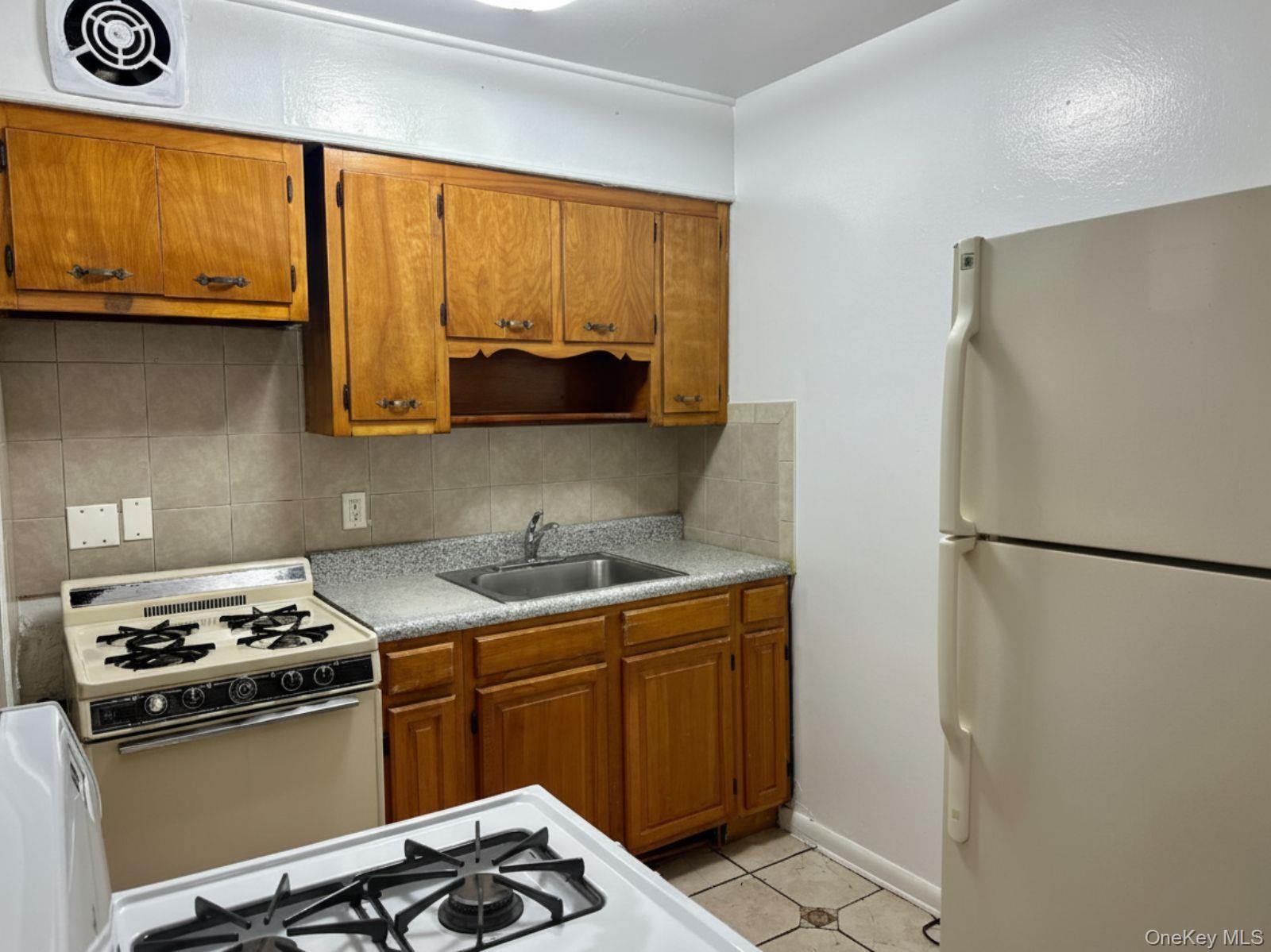 42-23 68 Street Property Photo 17