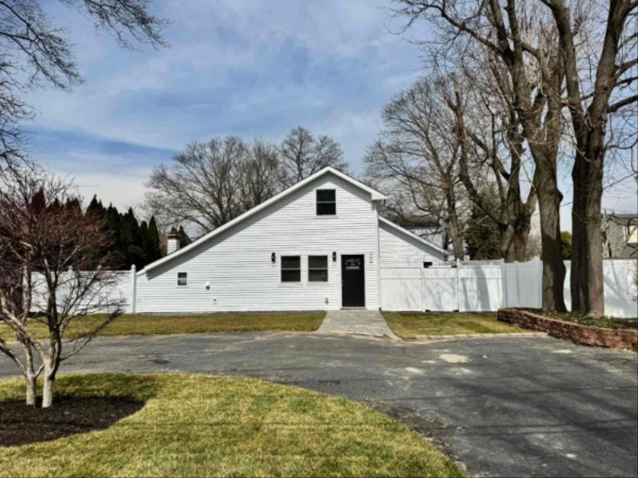 323 Cass St Property Photo