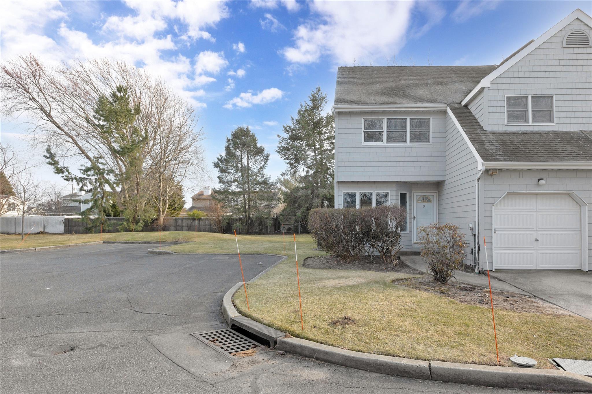 8 Beach Manor Court Property Photo