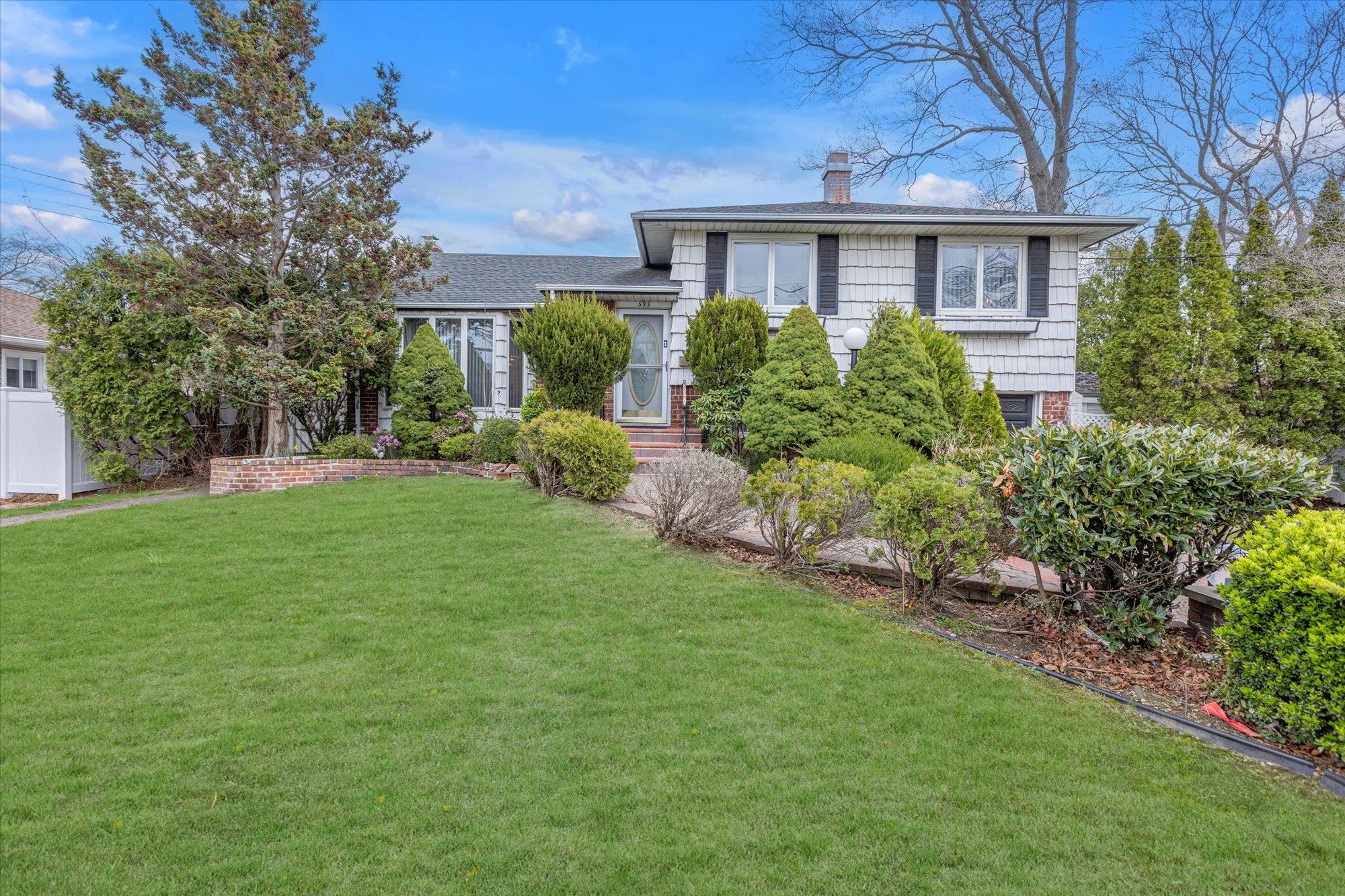 595 Saint George Avenue Property Photo