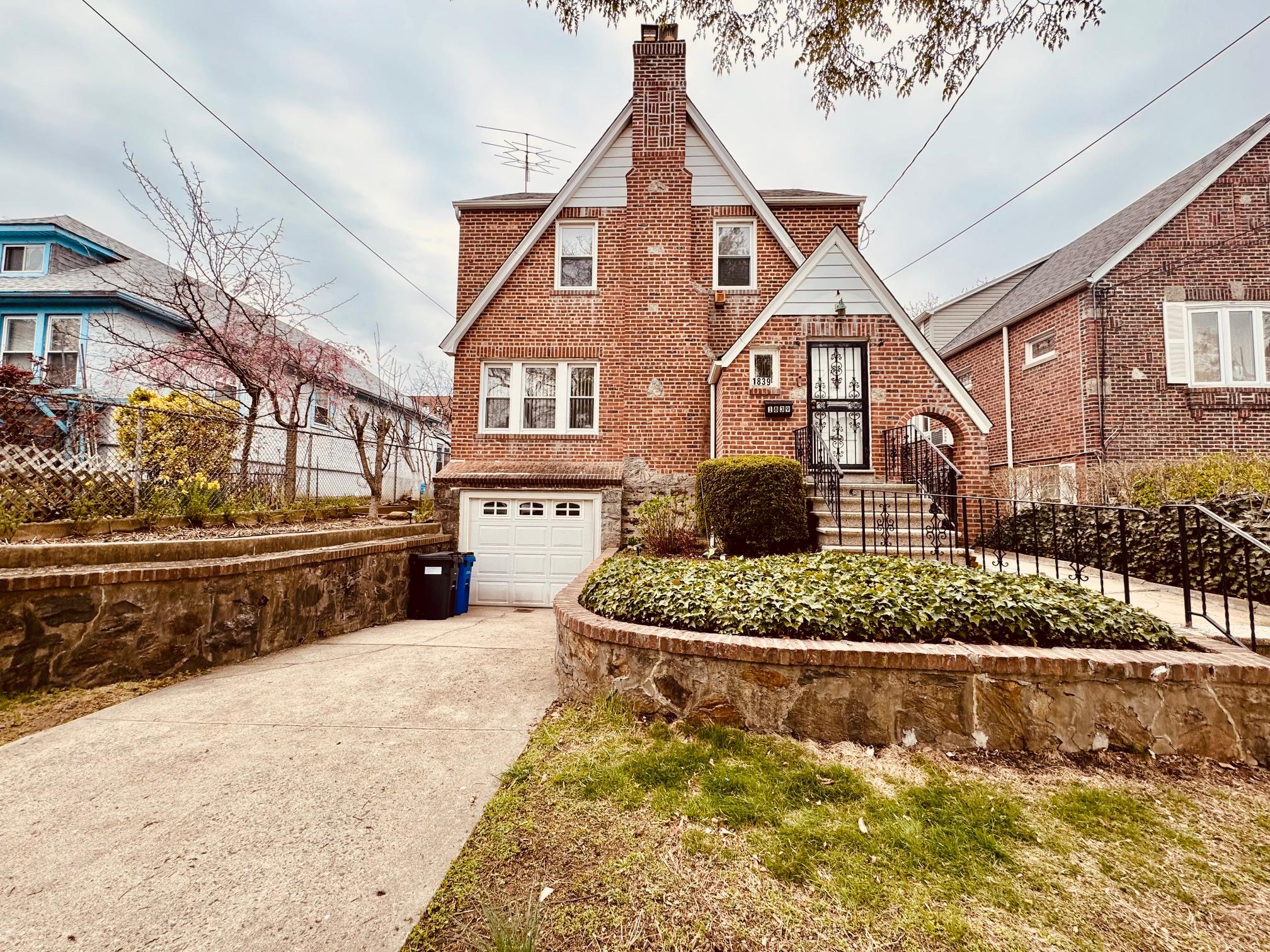 1839 Yates Avenue Property Photo