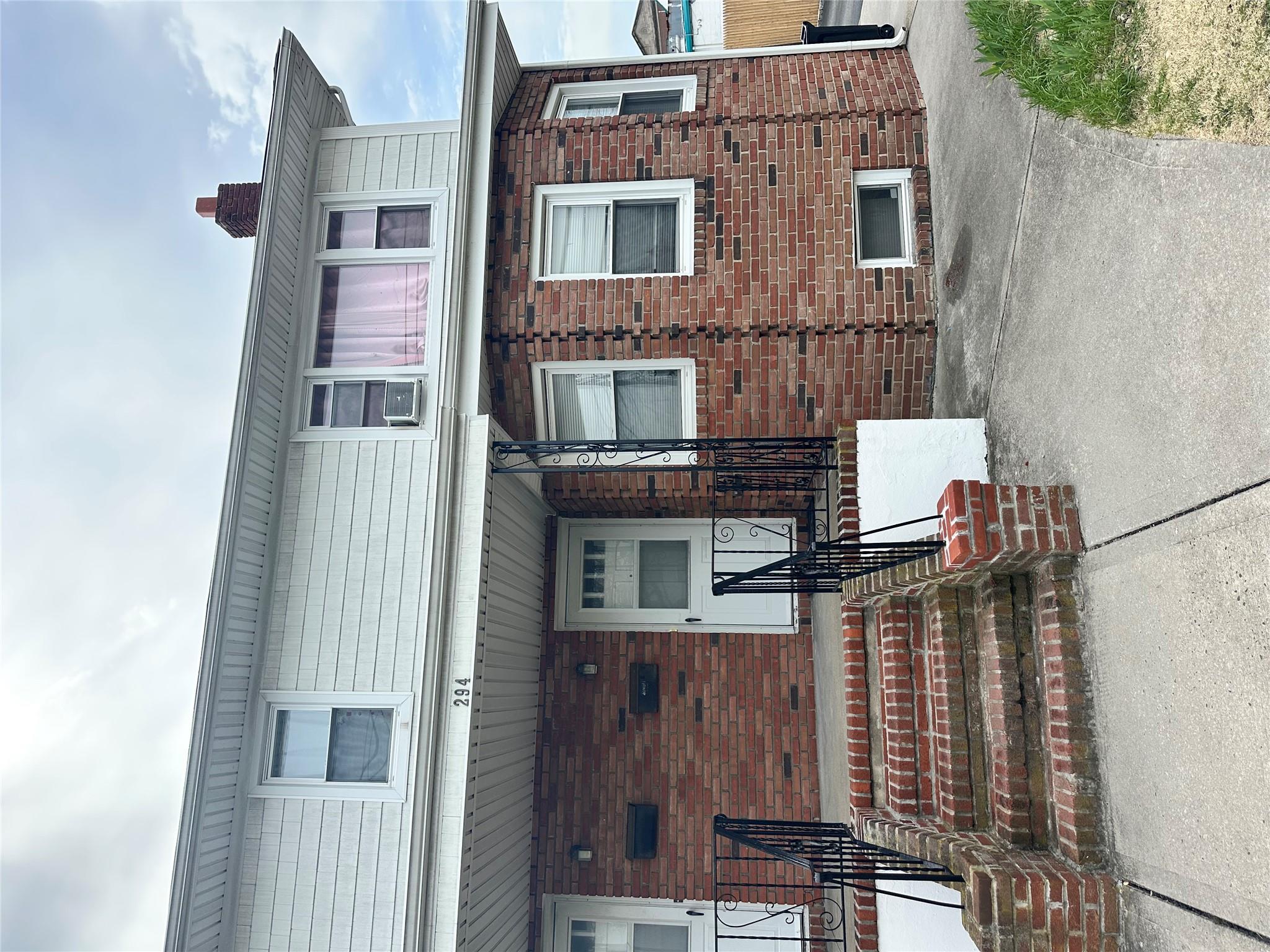 294 Rocklyn Ave Property Photo