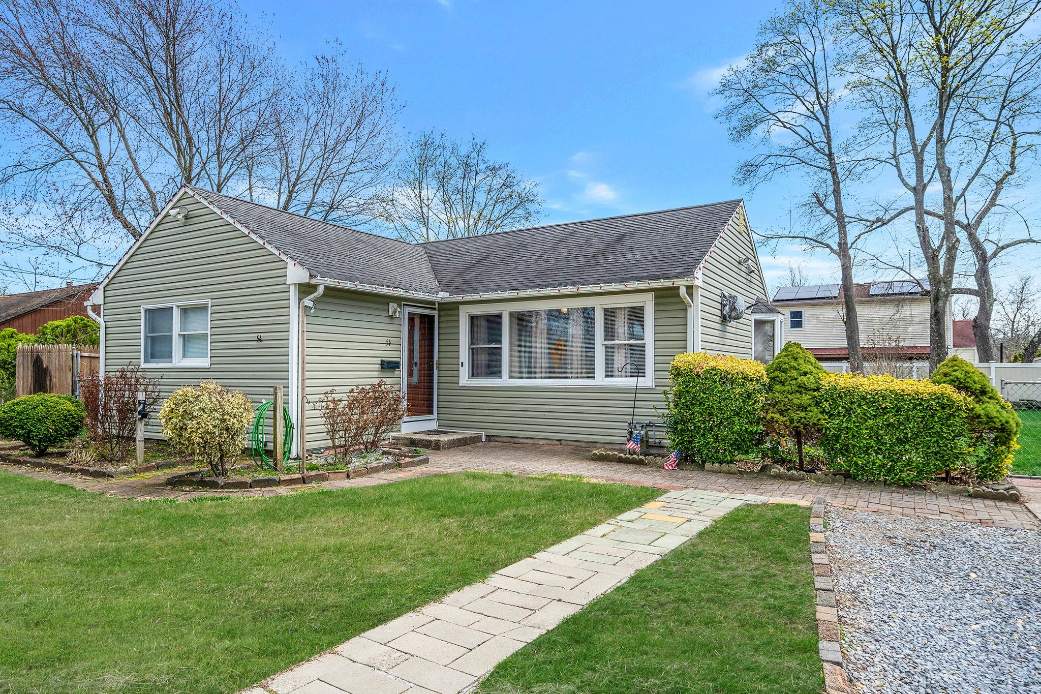 54 E Maple Street Property Photo