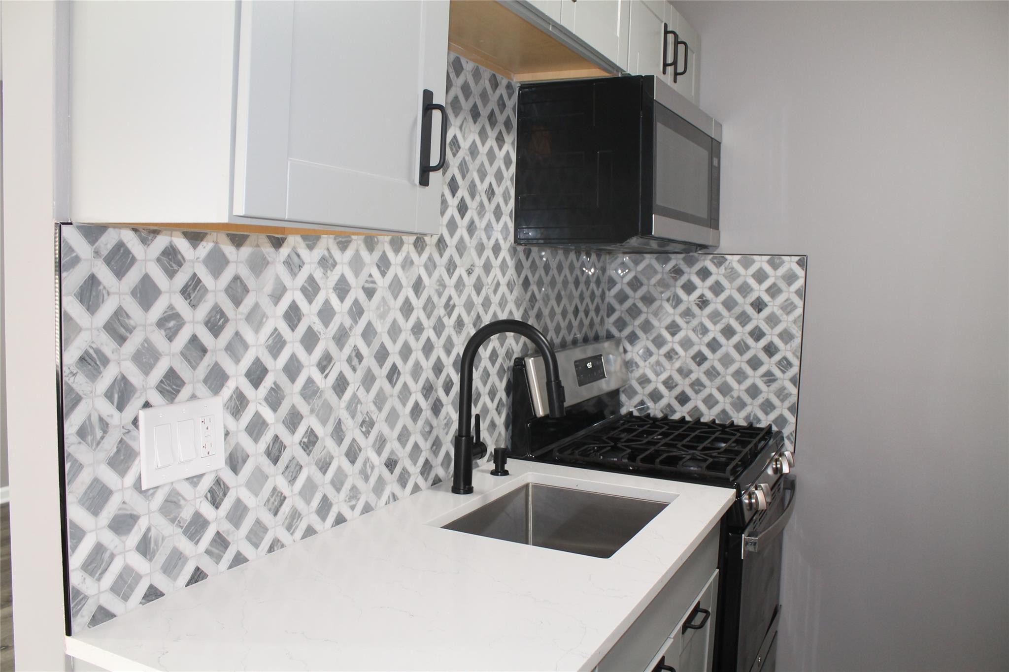 303 Barclay Mnr Property Photo