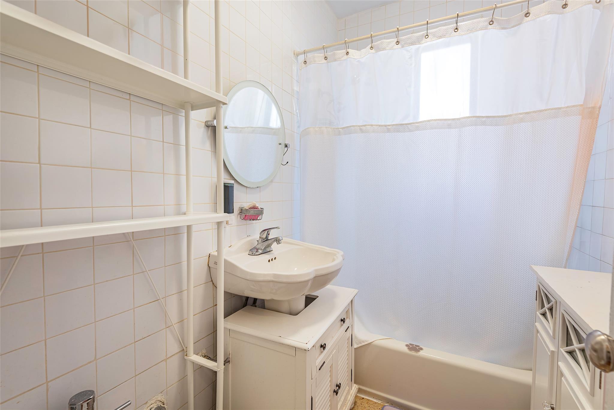 72-34 Austin Street F10 Property Photo 12