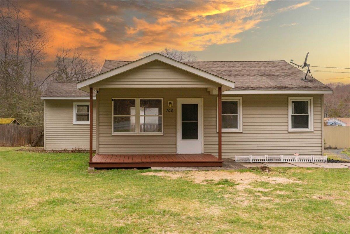 700 Sackett Lake Road Property Photo