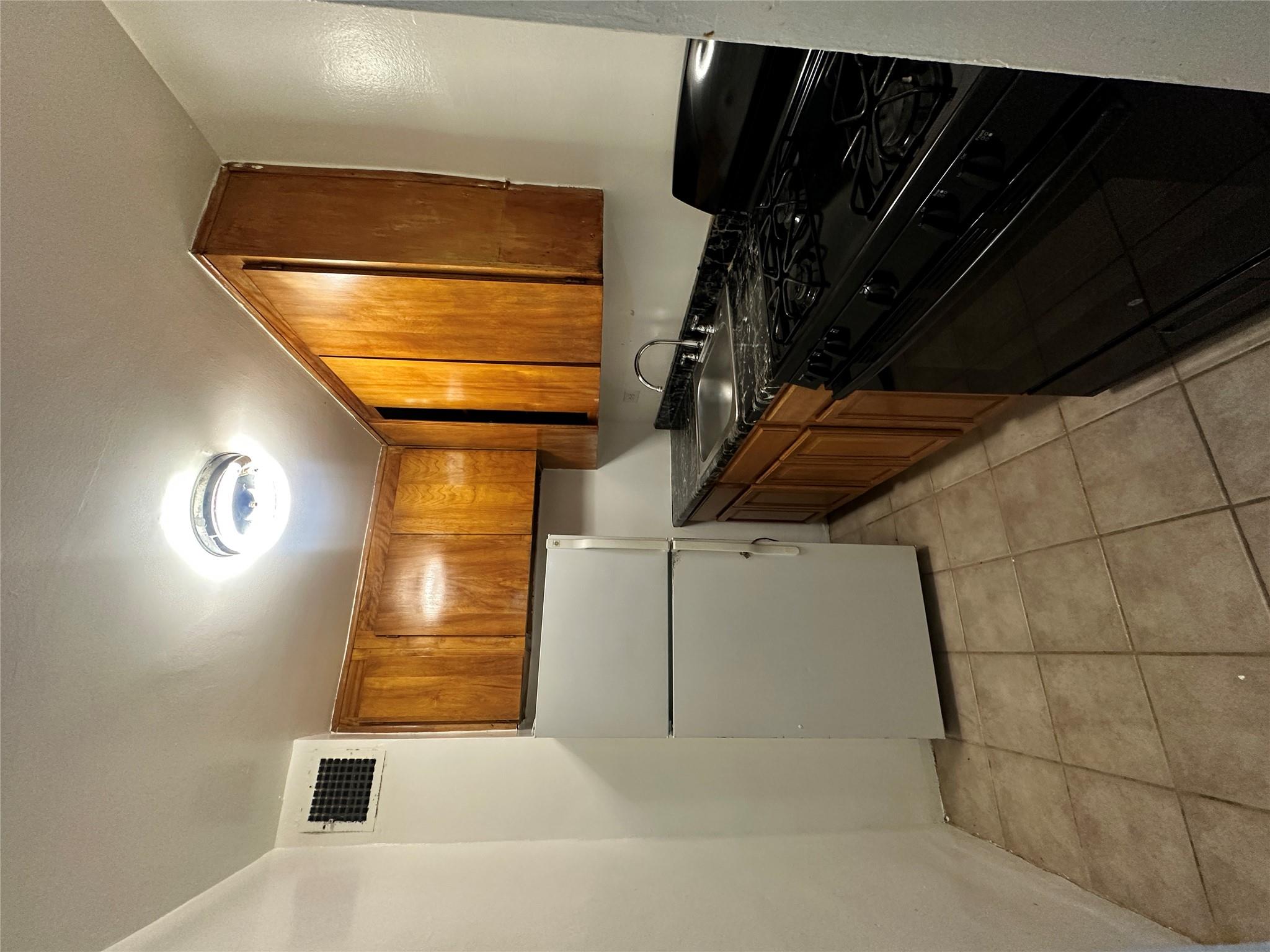 83-30 Vietor Ave Property Photo