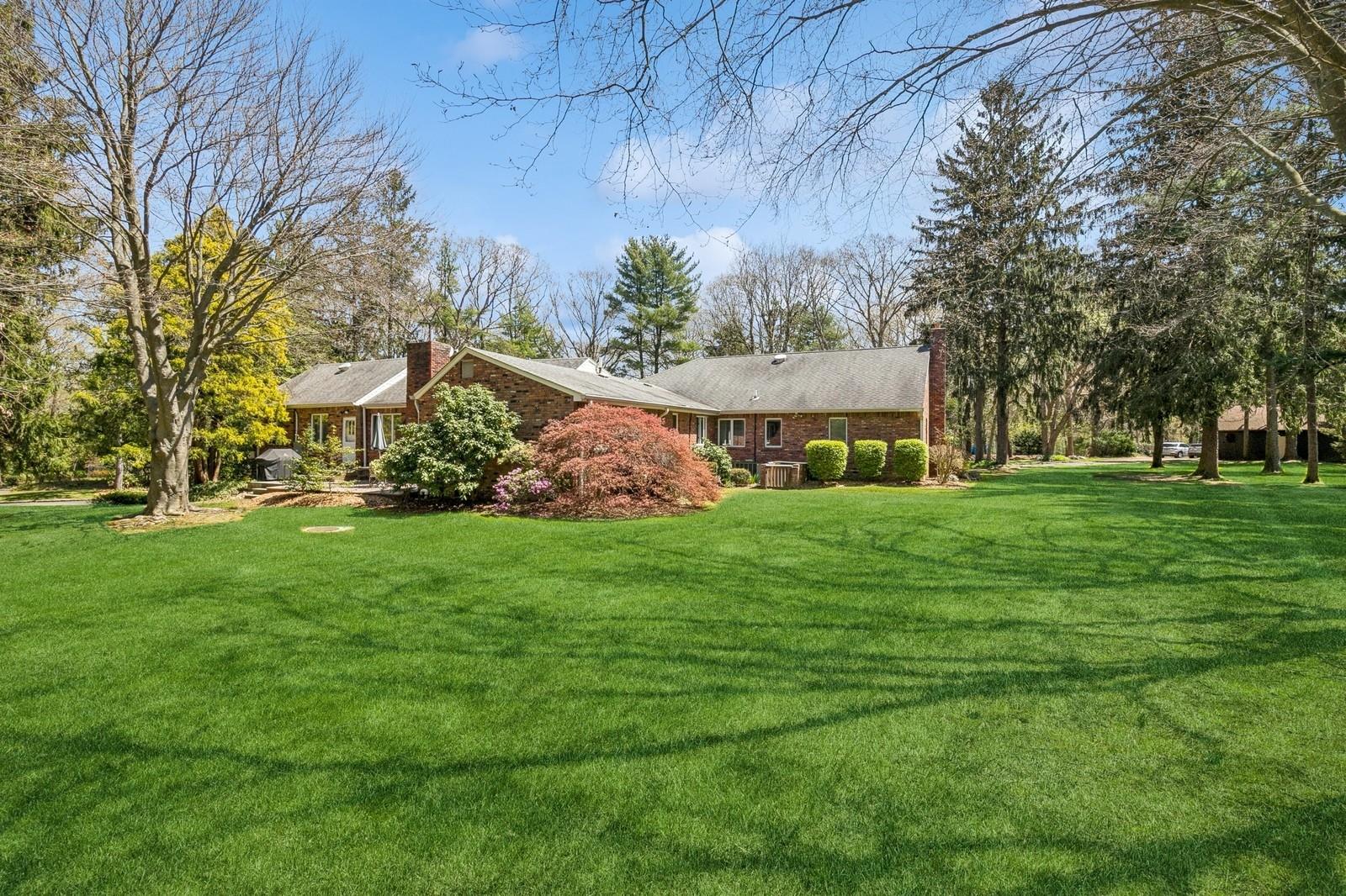 1926 Midlane Road Property Photo 1