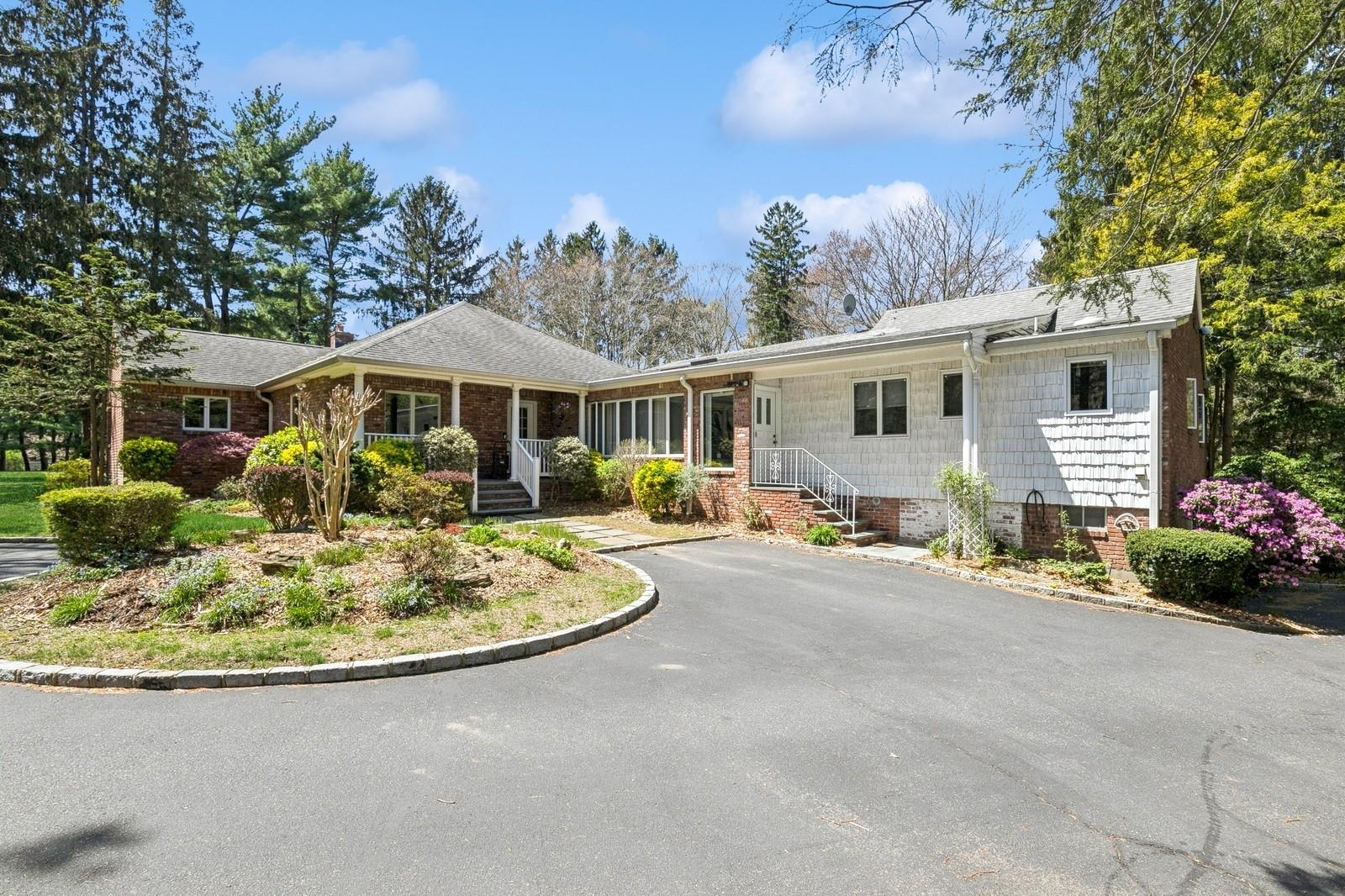 1926 Midlane Road Property Photo 2