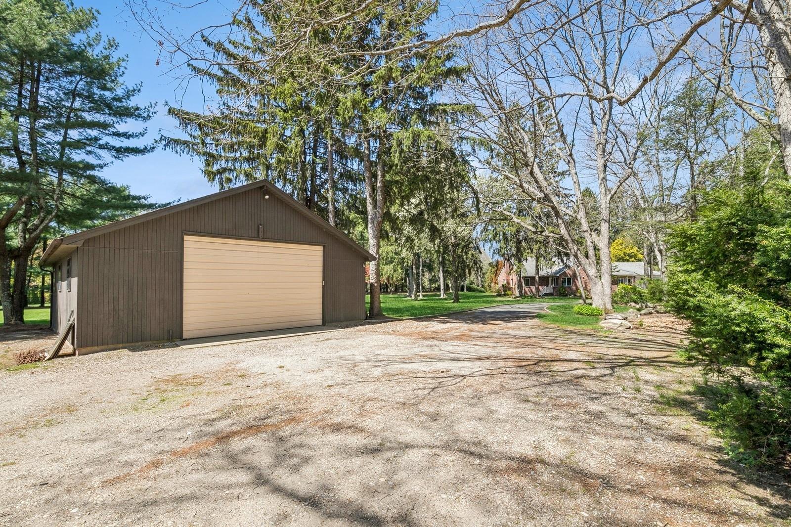1926 Midlane Road Property Photo 6