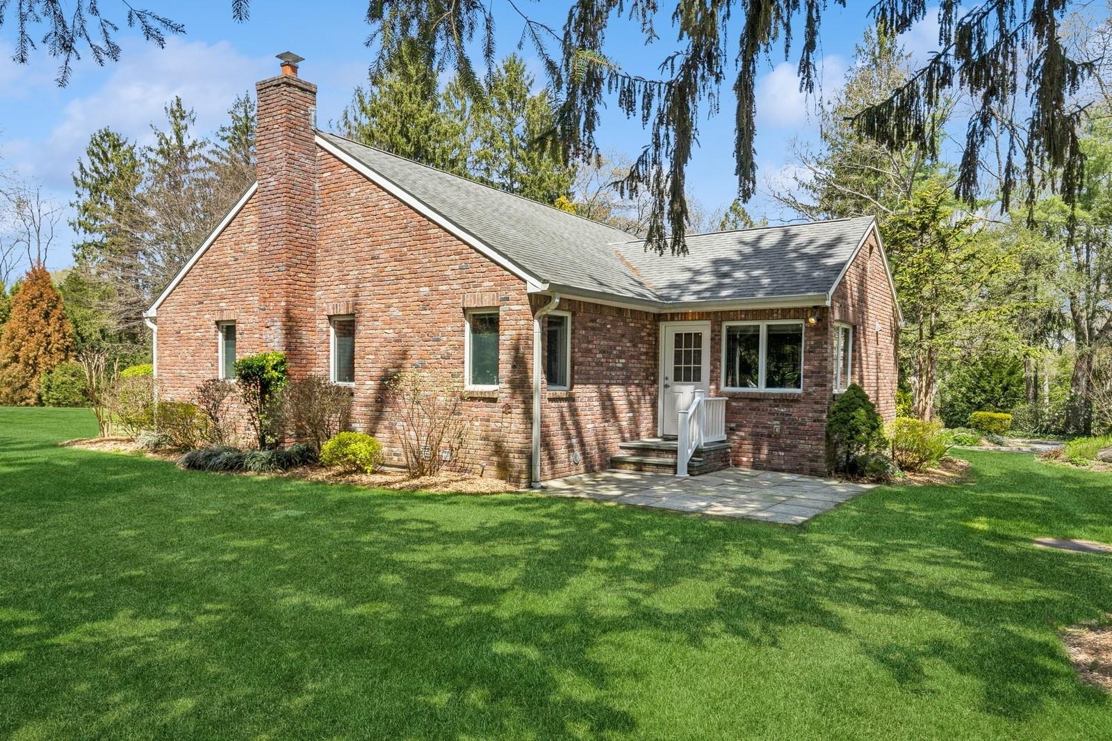 1926 Midlane Road Property Photo 7