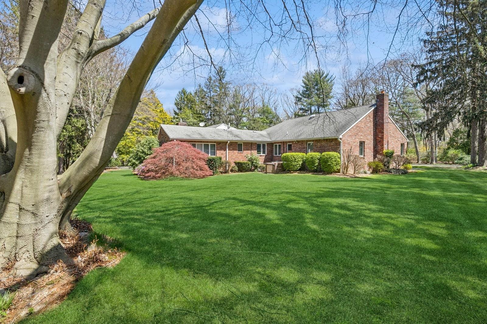 1926 Midlane Road Property Photo 8