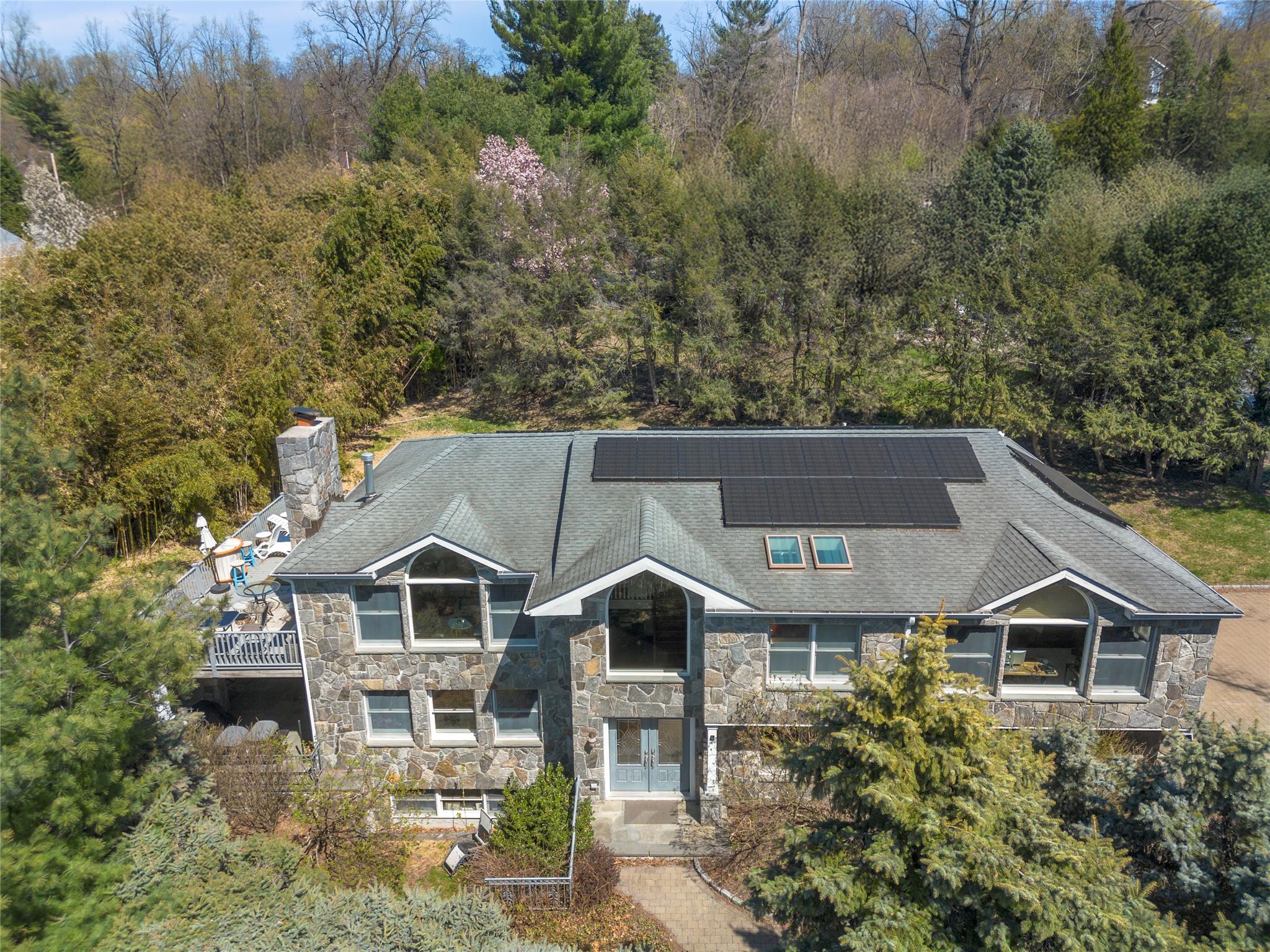 9 Country Club Lane Property Photo
