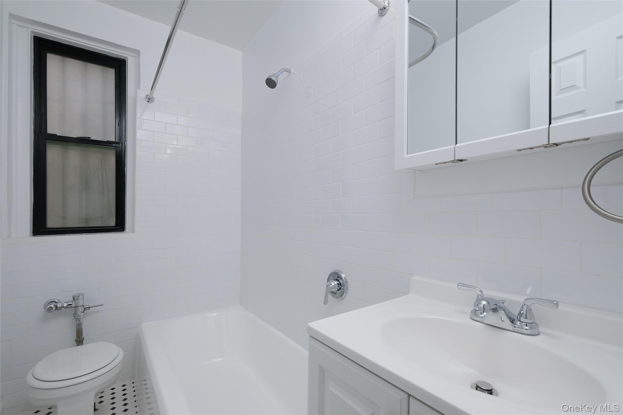 2685 Creston Avenue 1-m Property Photo 5