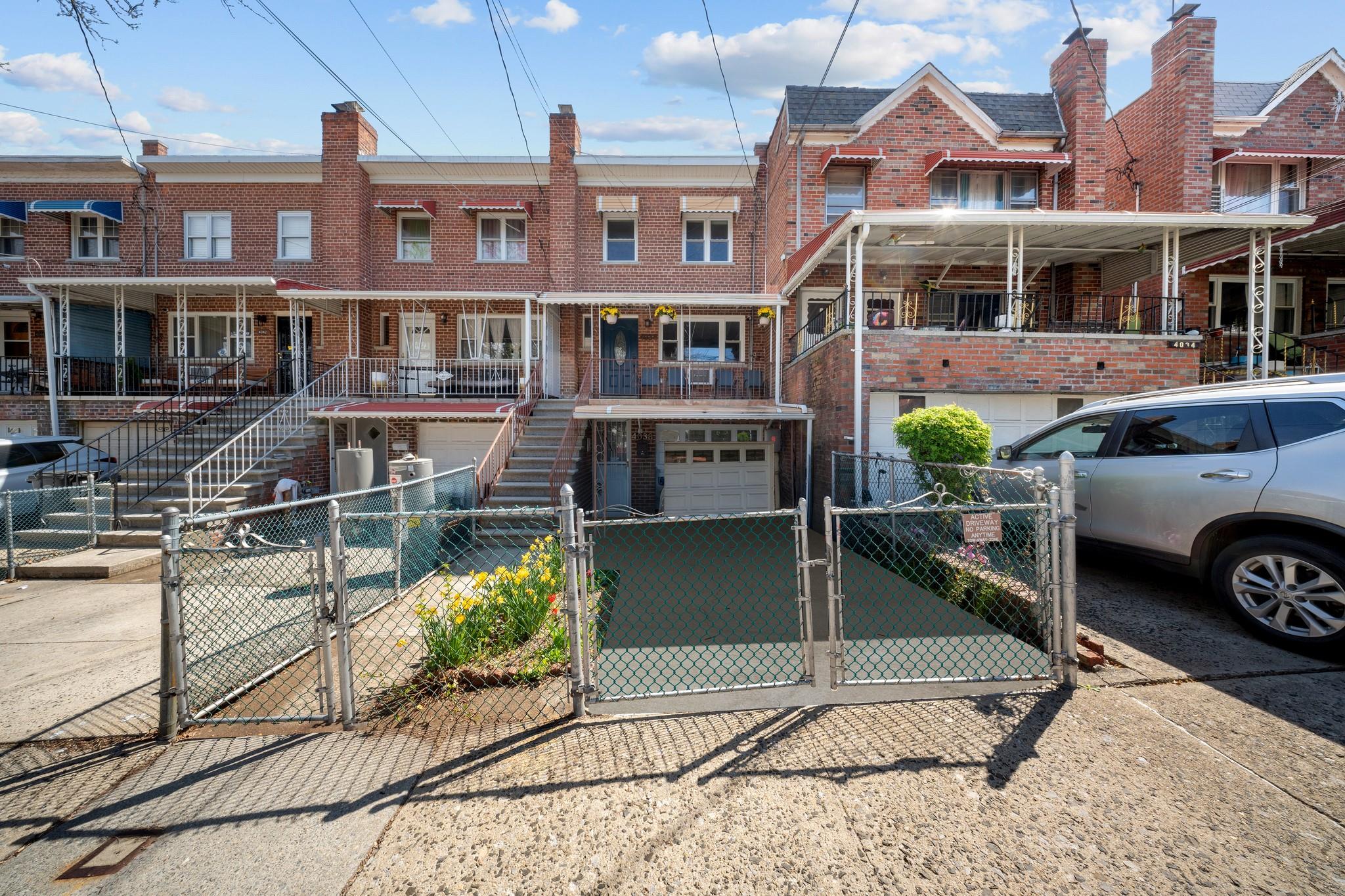 4038 Murdock Avenue Property Photo