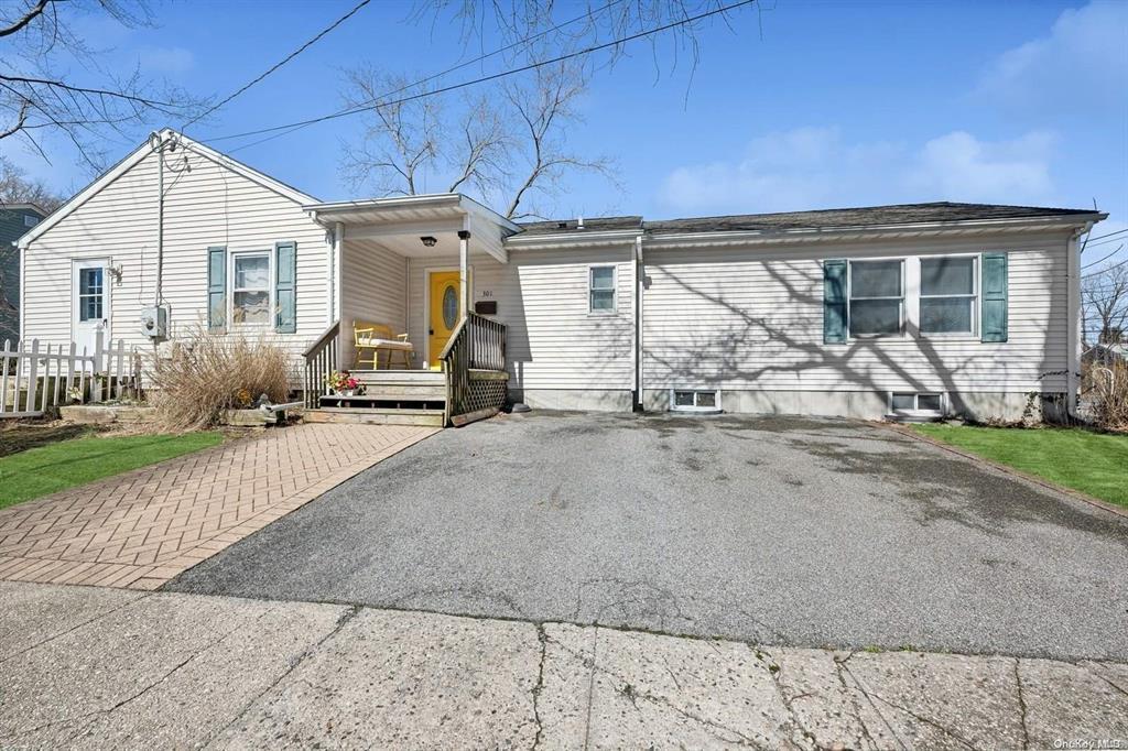301 Laurel Rd Property Photo