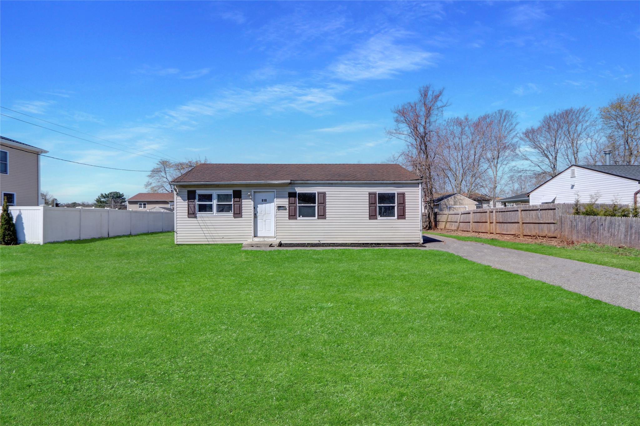 Bellport Middle School Real Estate Listings Main Image