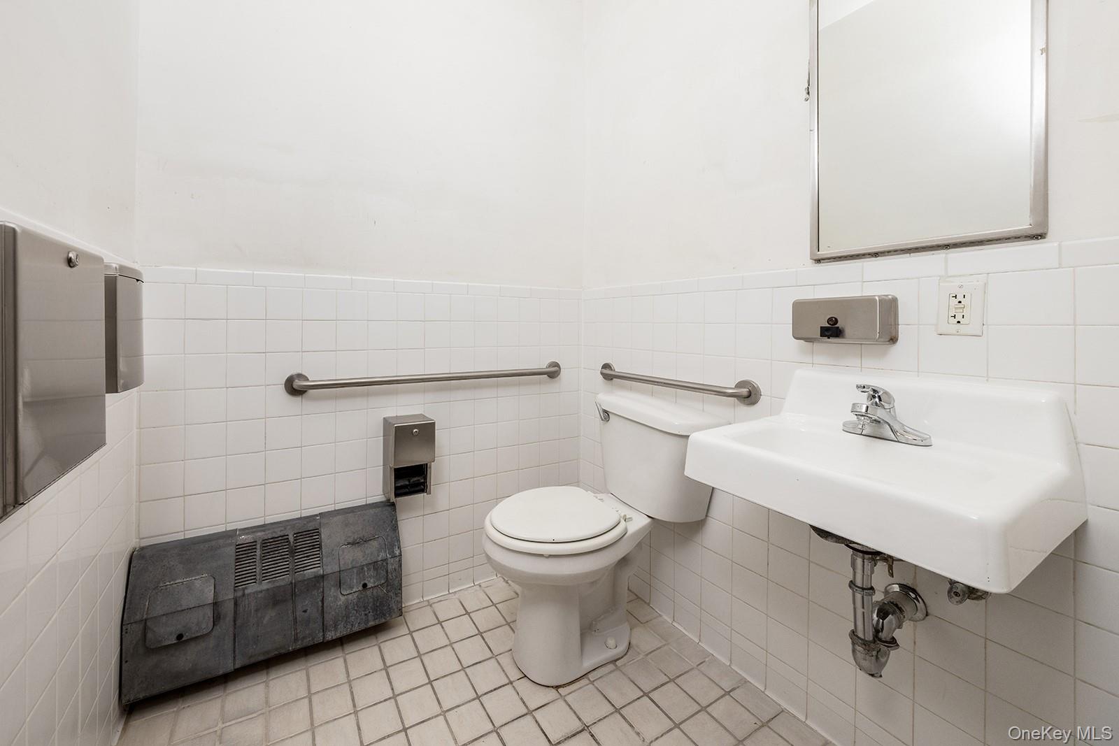 167 Avenue C Storefront Property Photo 4
