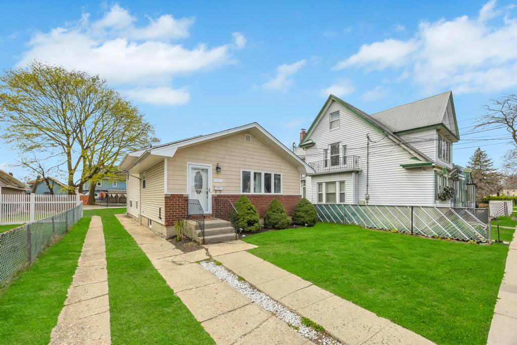 30 Oakland Street Property Photo
