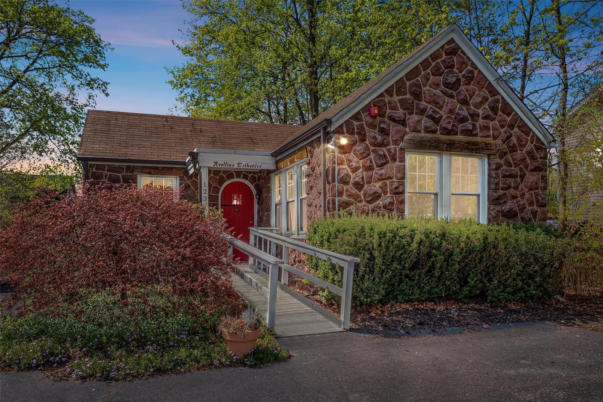 123 Park Avenue Property Photo