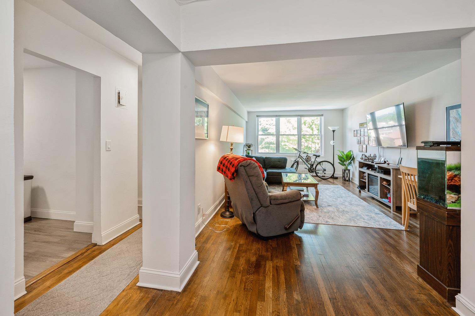 43 Bronx River Road 8R Property Photo 1