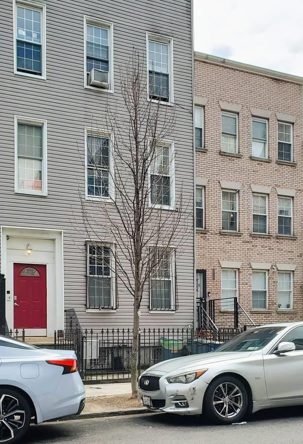 964 Madison St Property Photo