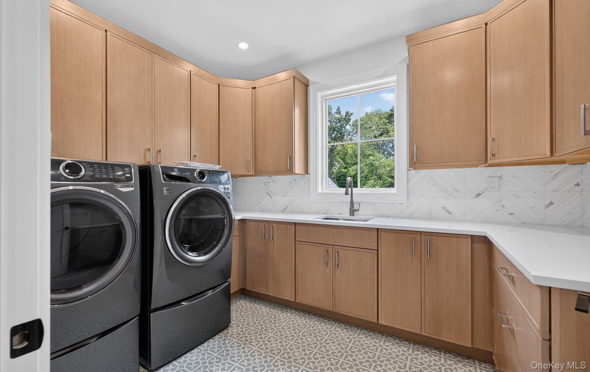 2 E Gate Road Property Photo 44