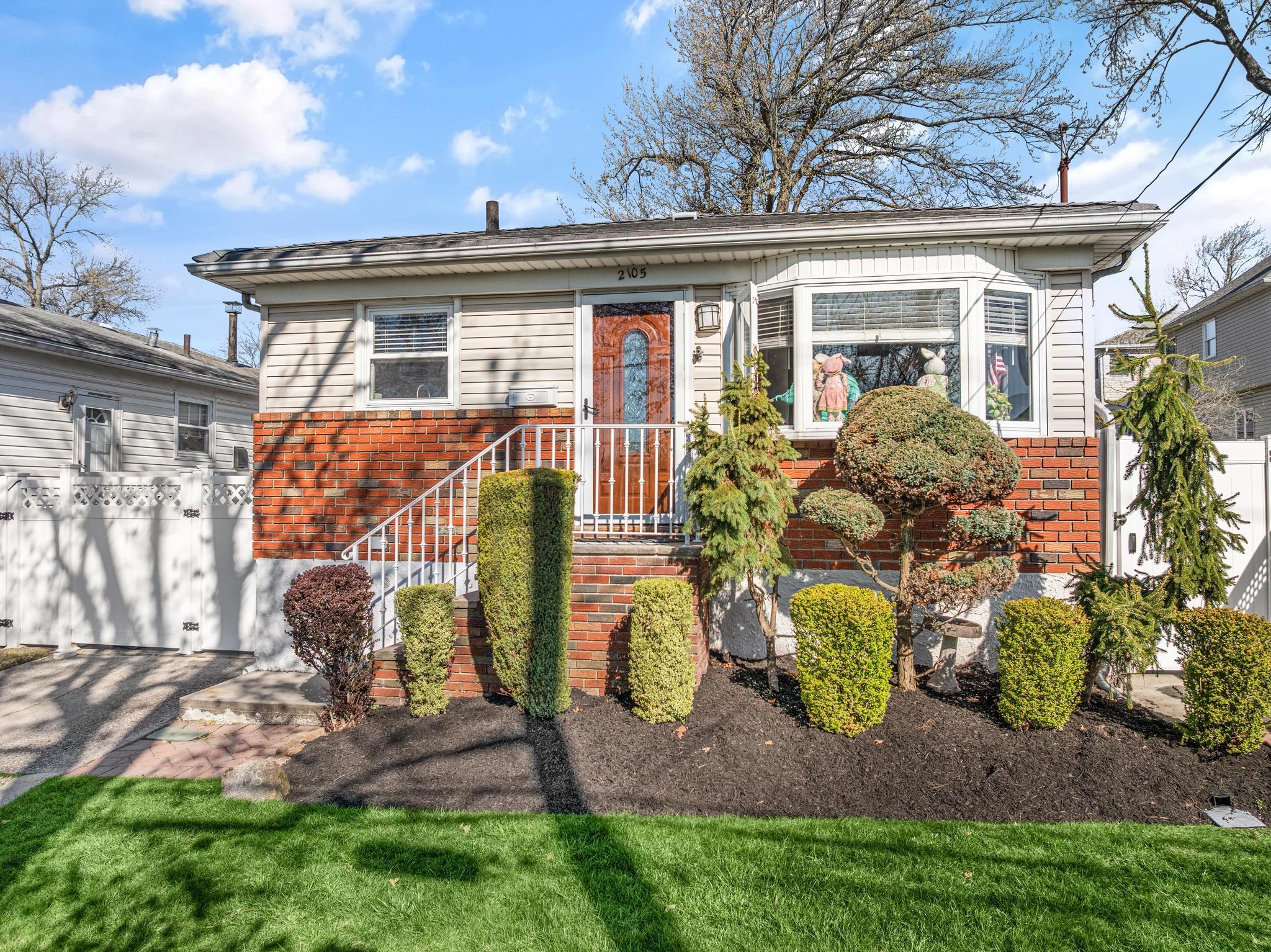 2105 N Railroad Ave Property Photo