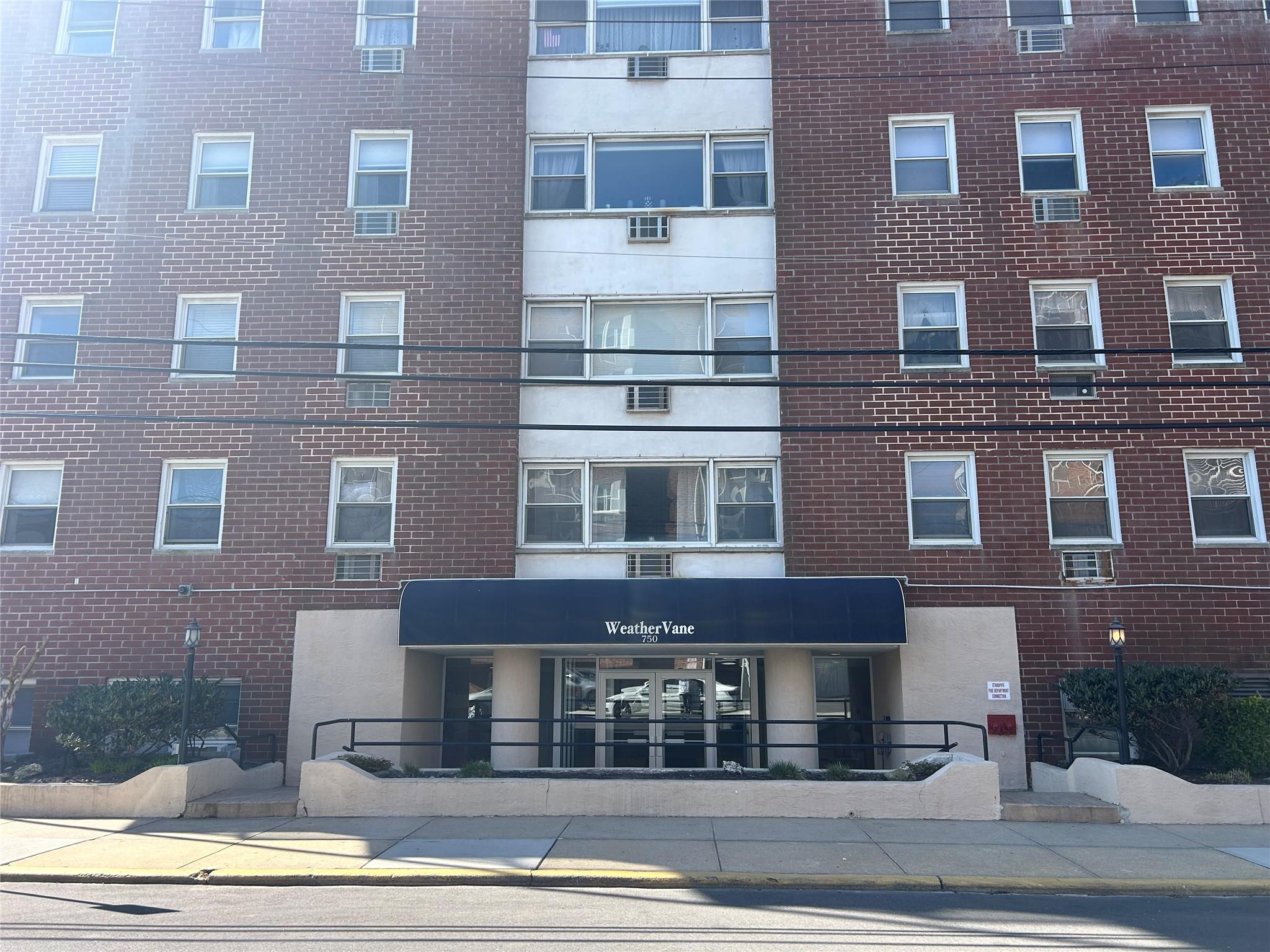 750 Shore Rd Property Photo