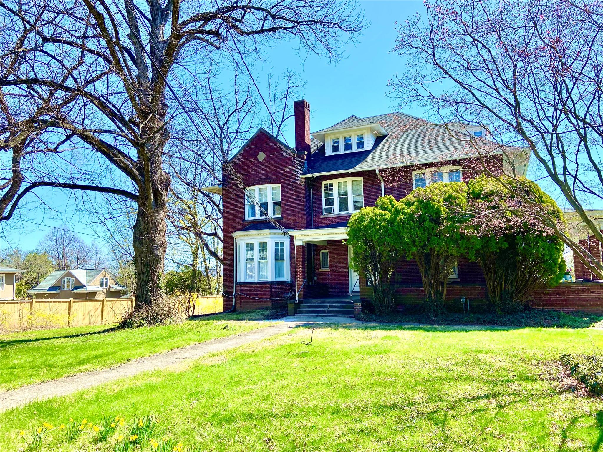 233 S Broadway Property Photo