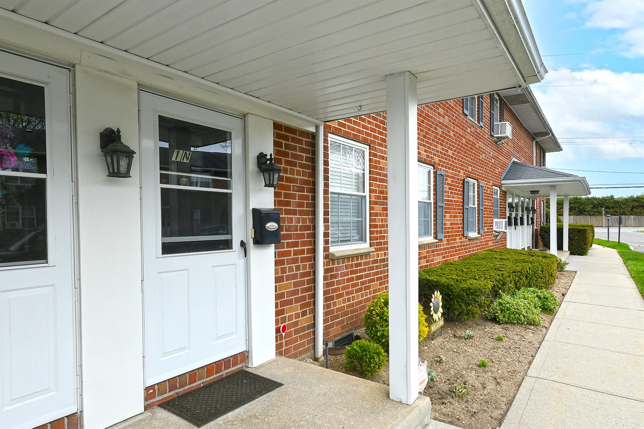 257 Hicksville Rd Property Photo