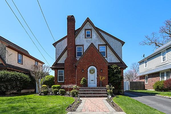 1642 Wales Avenue Property Photo