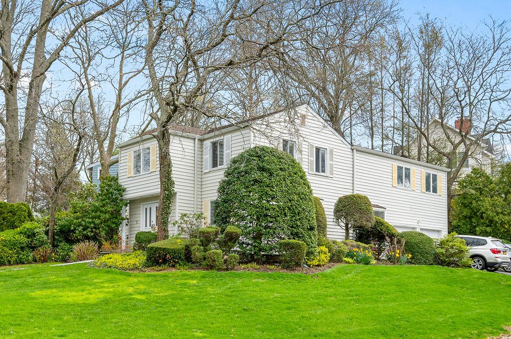 7 Robbins Lane Property Photo