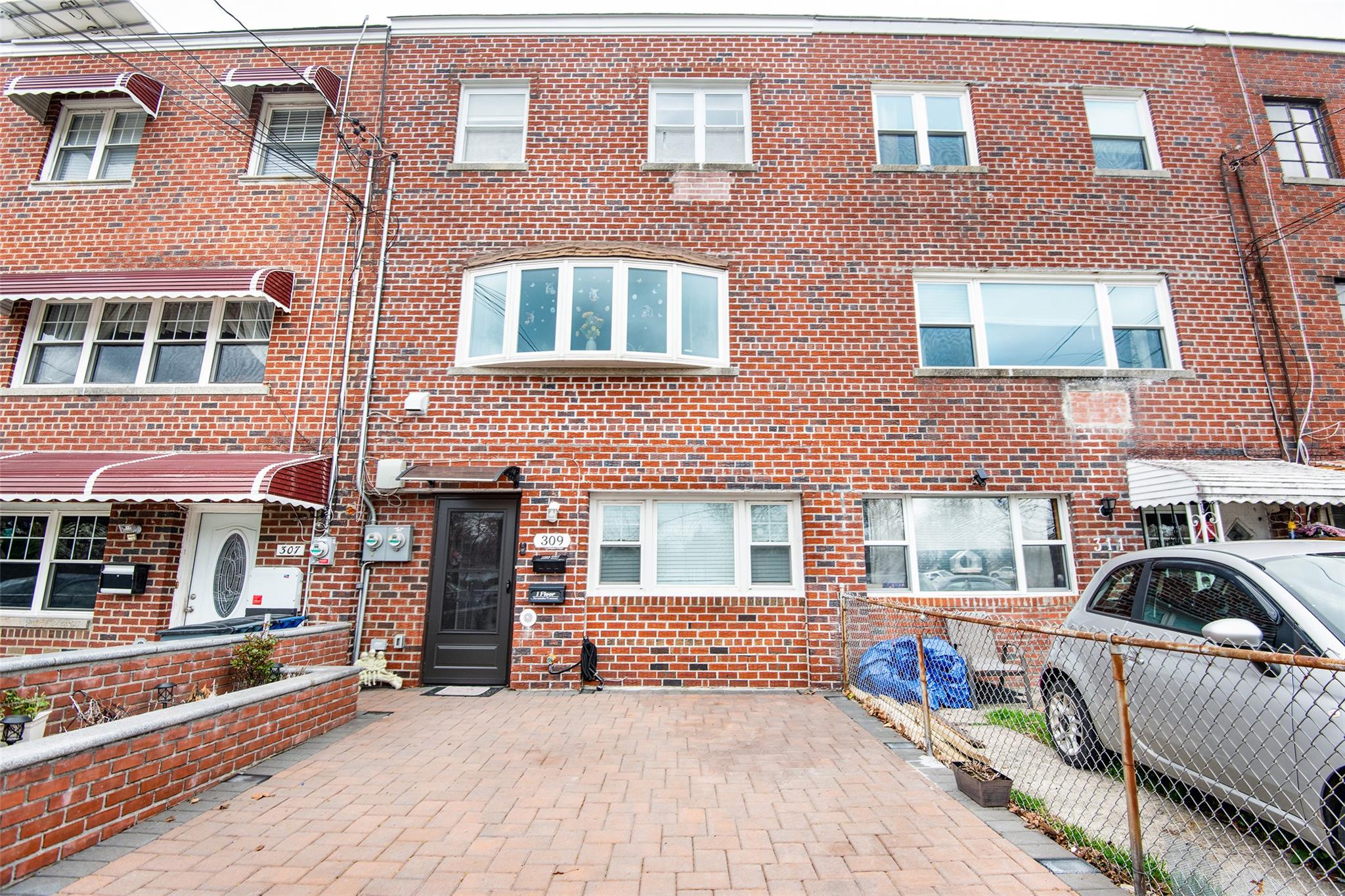 309 Hollywood Avenue Property Photo
