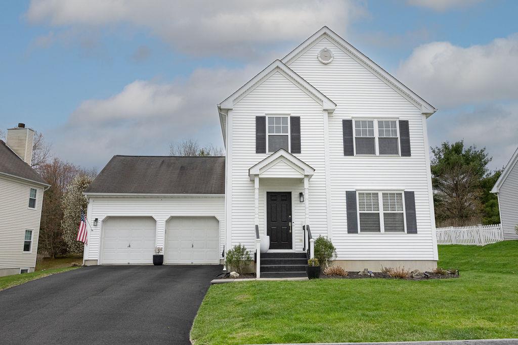 10 Mill Pond Ln Property Photo