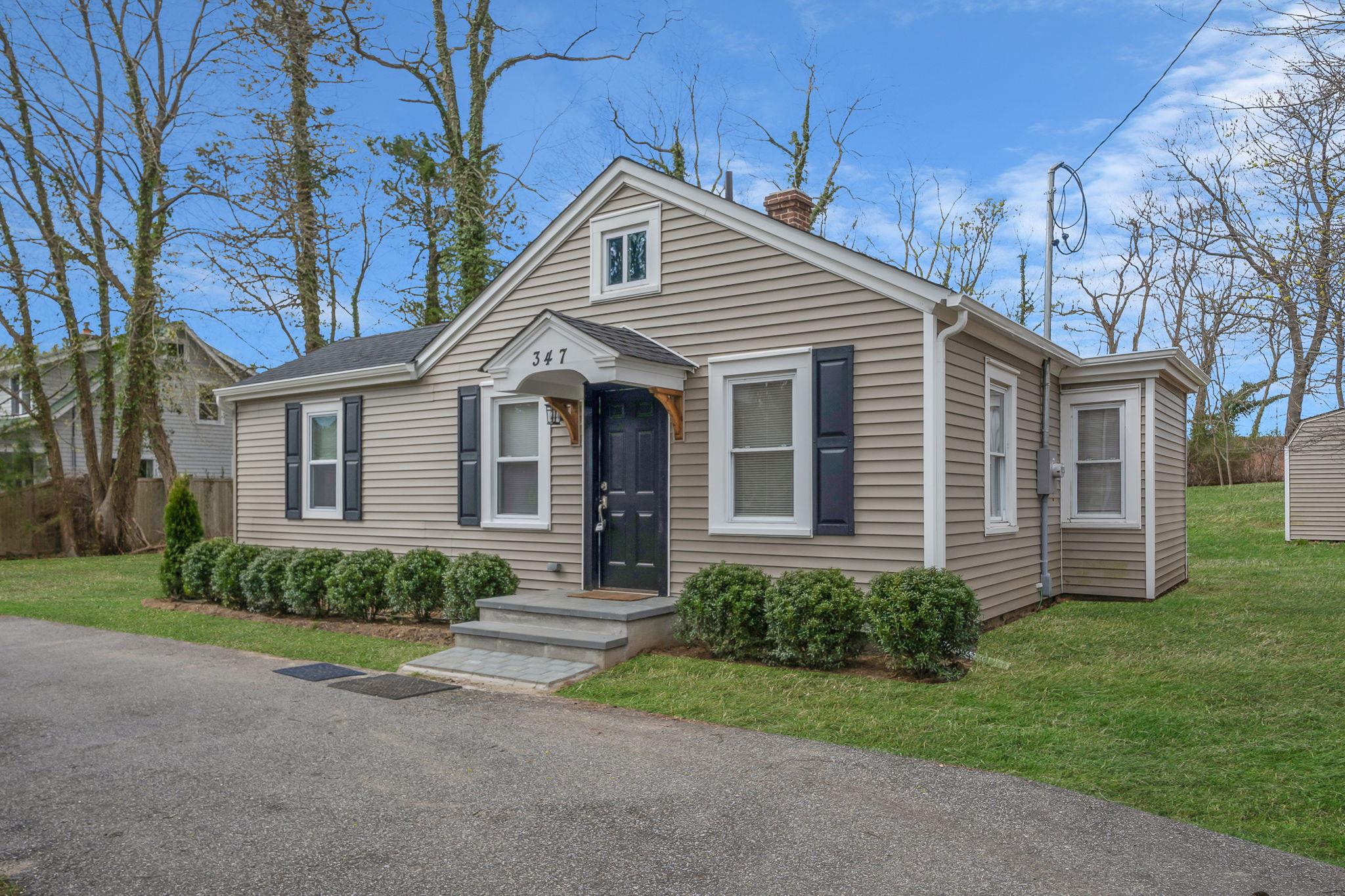 347 S Country Road Property Photo